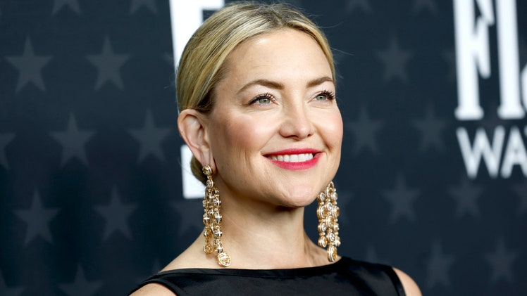 Kate Hudson’s 3D Chrome-Glass French Manicure Is Nothing Short of Majestic