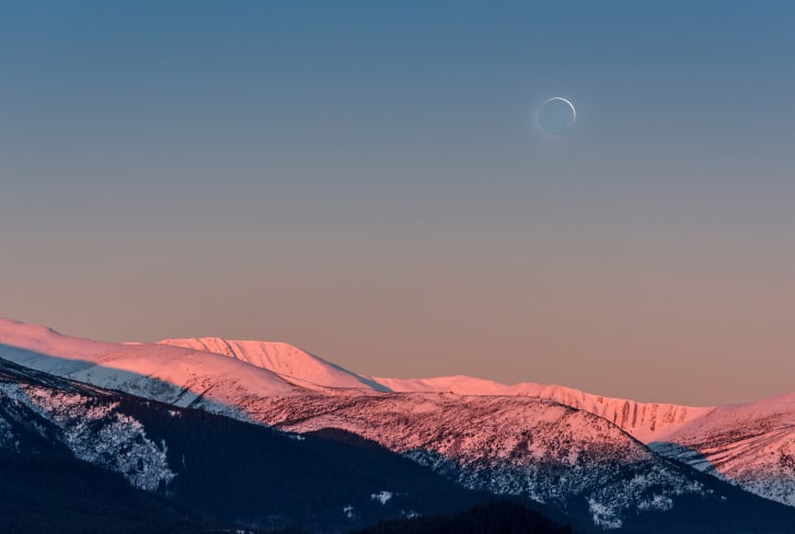 Here's How To Channel The Energy Of This Month's Powerful New Moon